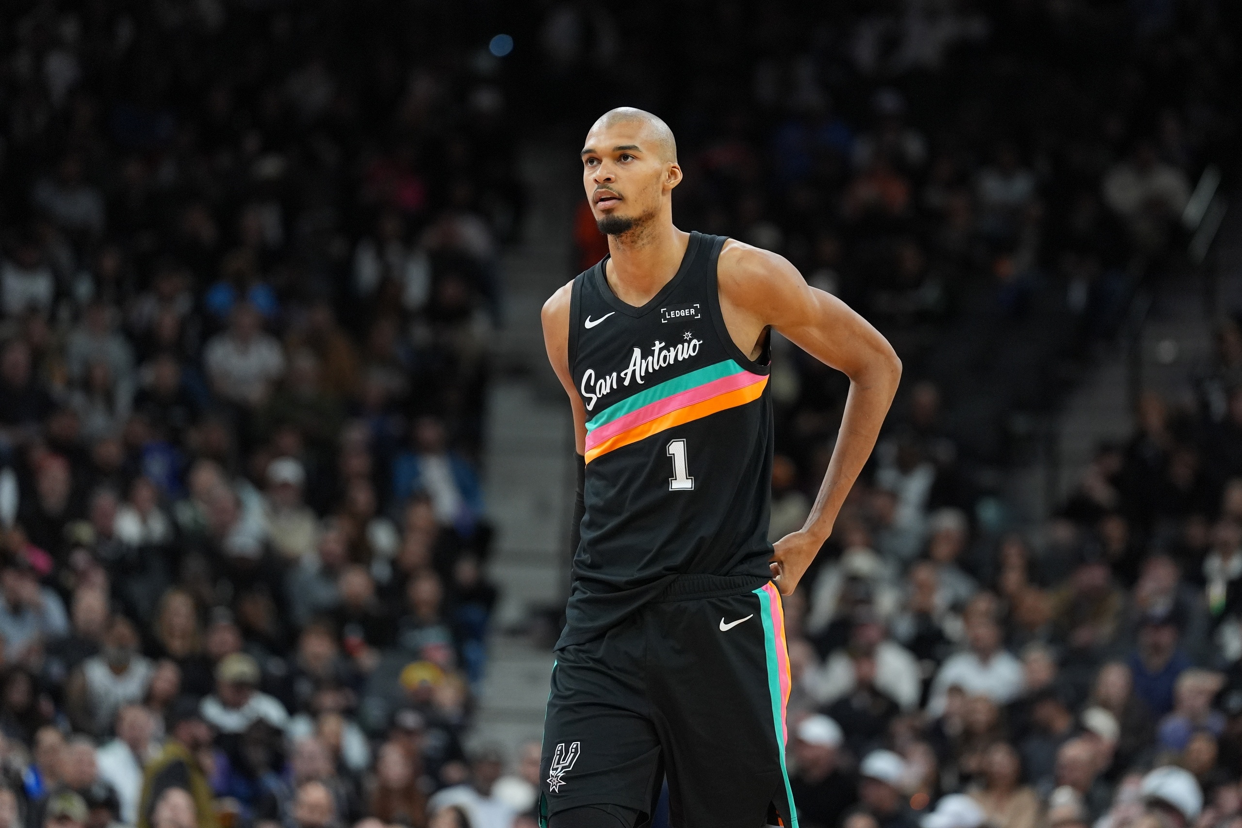 回归首发终于赢球！文班12中7&amp;三分6中5 得到22分10板1助2帽