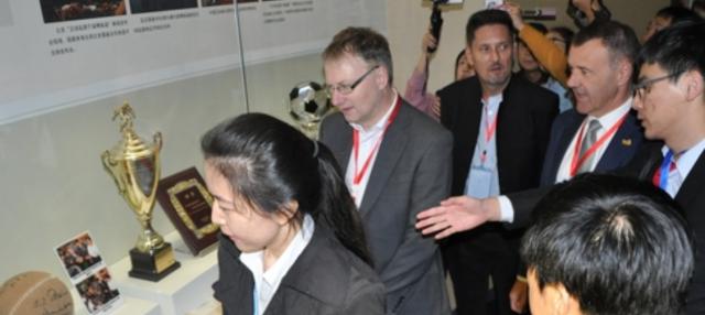 首页咪咕体育直播入口-机不可失!万国群星开卖著名画作 教你如何画梅西